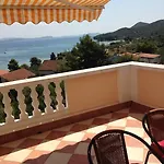 Uznik's Tkon